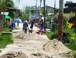 Pemkab Batu Bara Tak Kunjung Perbaiki Jalan, Warga Suka Maju Goytroy Gunakan Dana Sendiri