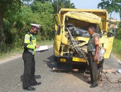 2 Truk Tabrakan di Paluta, 1 Tewas