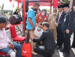Seorang Wartawan Penyandang Disabilitas Terima Kaki Palsu Pada Syukuran Hari Bhayangkara Polres Batu Bara