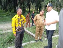 Bupati Zahir Tinjau lokasi Langganan Banjir Di Desa Perk Sei Balai