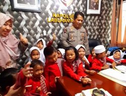 Dipersilahkan Memasuki Ruang Kerja Kapolsek Labuhan Ruku, Puluhan Anak Anak PAUD Kegirangan