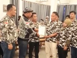 Serahkan 5 SK Ranting, Ketua DPD Bapera Batu Bara Minta Anggota Ikut Ciptakan Pemilu Kondusif