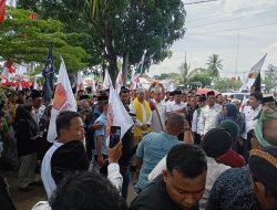 Ribuan Relawan, Organisasi, dan Pengurus Partai Antarkan Paslon Baharuddin Syafrizal ke KPU Batubara.
