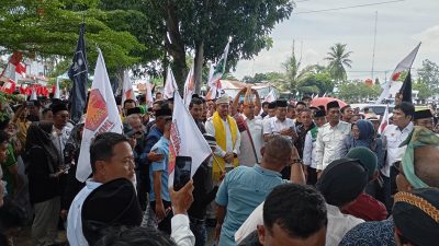 Ribuan Relawan, Organisasi, dan Pengurus Partai Antarkan Paslon Baharuddin Syafrizal ke KPU Batubara.