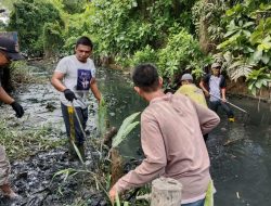 Cegah Banjir, Perangkat Kecamatan TBS Bersama Elemen Masyarakat Bersatu Padu Bersihkan Enceng Gondok dan Sampah di Sungai Buaya Kelurahan TB Kota II