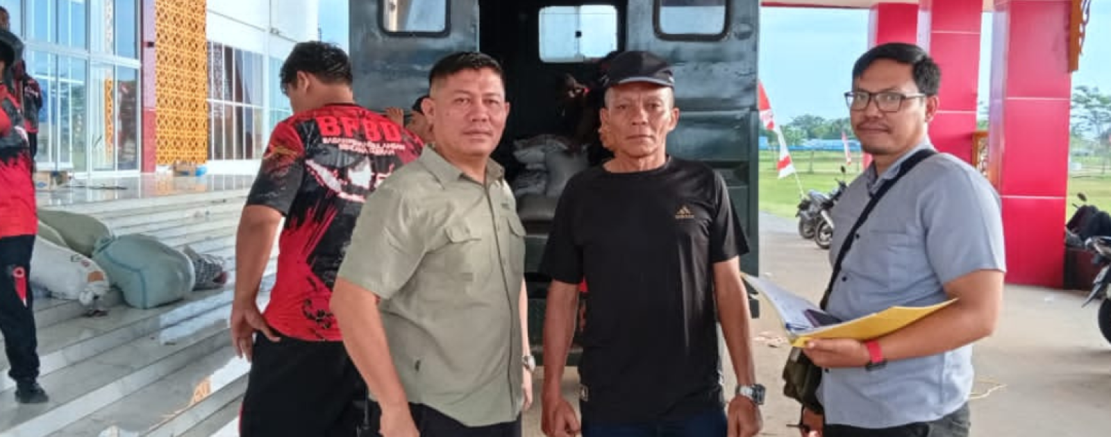 Kasat Pol PP Batu Bara Ronald Siahaan Bersama Plt. Ka BPBD Pimpin Pengiriman Bantuan Sembako untuk Korban Banjir Aceh dan Sumatra
