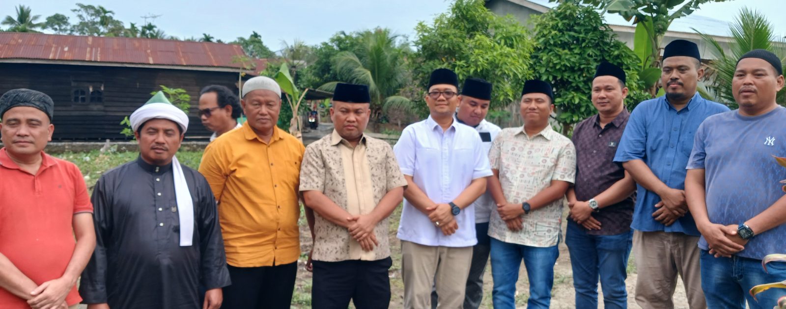 Tuan Guru Batak dan Wakil Ketua Komisi XIII DPR RI Ziarah ke Makam Ketua KNPI Energy Of Harmony Kota Tanjungbalai