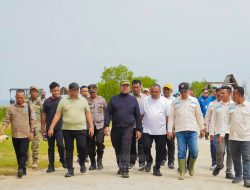 Gotong Royong Jaga Lingkungan, Pantai Datuk Bersih di Hari Peduli Sampah Nasional