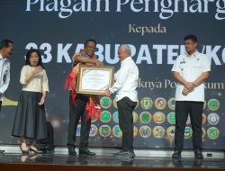 Bupati Baharuddin Siagian Terima Penghargaan Kementerian Hukum RI atas Pembentukan Posbankum di 151 Desa/Kelurahan
