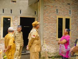 Bupati Batu Bara Tinjau Pembangunan 19 Rumah Bantuan Pascabencana di Desa Sentang